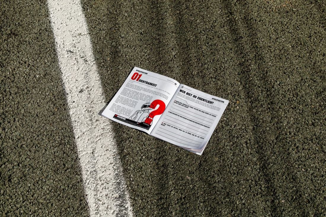 Der #PolePosition-Ratgeber aufgeschlagen bei Kapitel 01 Sichtbarkeit